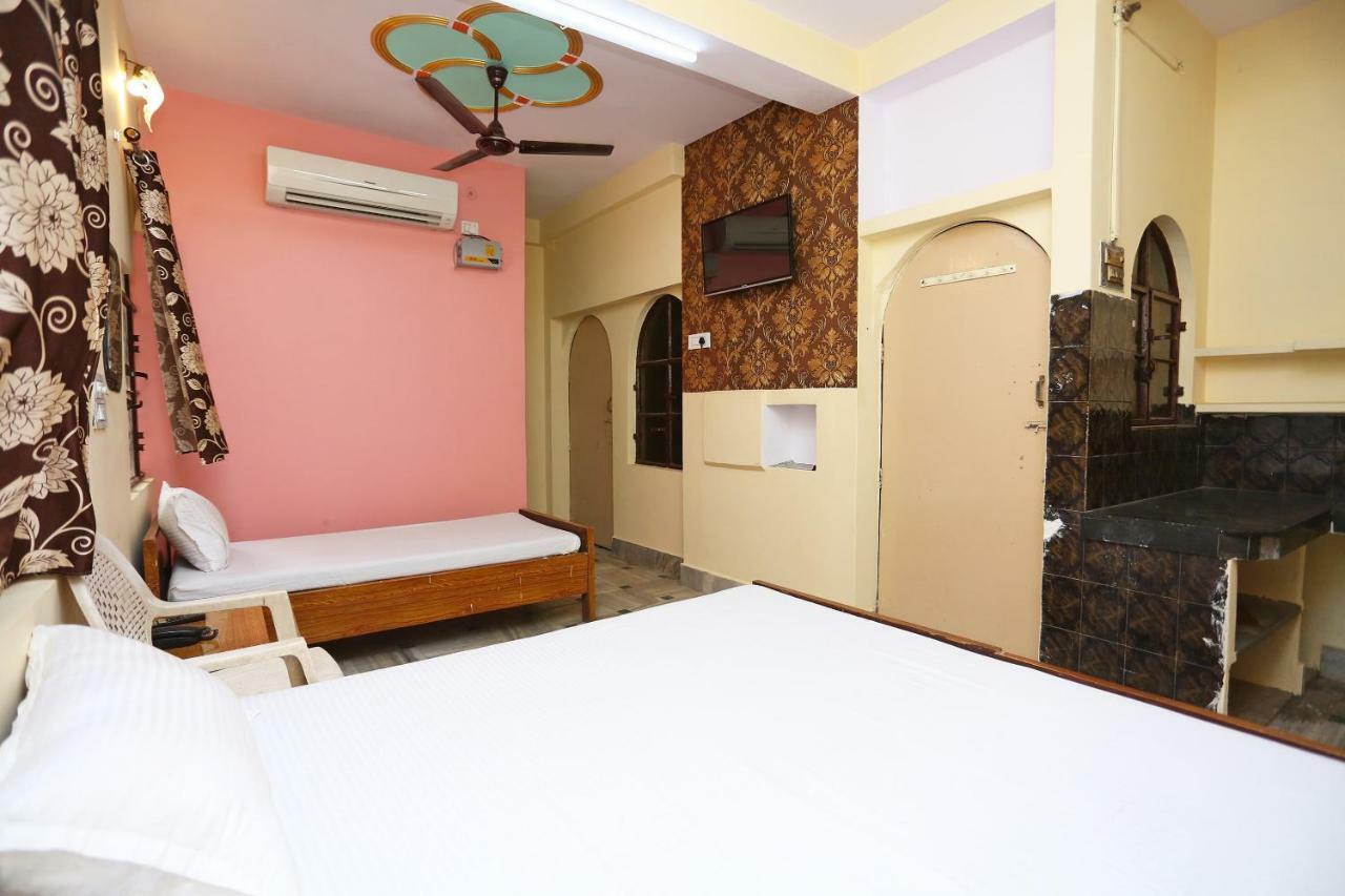 Spot On 45585 Hotel Aakash Ganga Varanasi Exterior foto